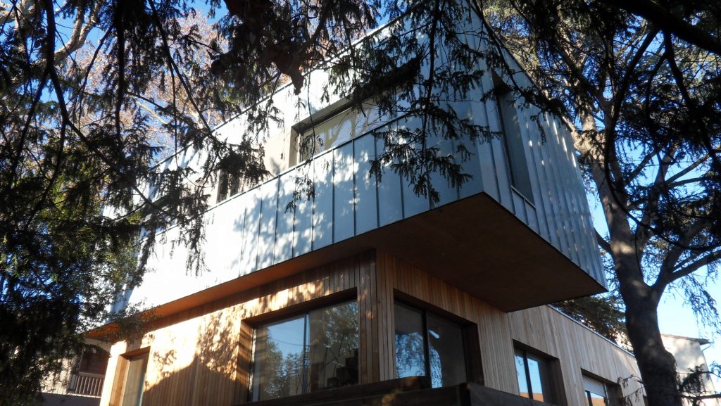 Maison bois dans les arbres à Blagnac