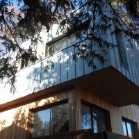 Maison bois dans les arbres à Blagnac