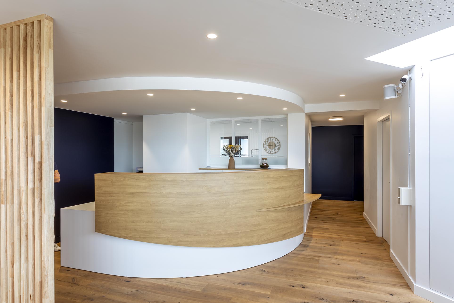 FGHM architectes - conception mobilier banque d'accueil