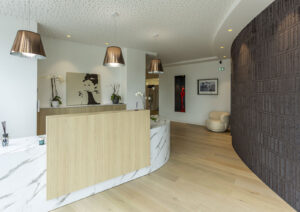 FGHM architectes - conception mobilier banque d'accueil